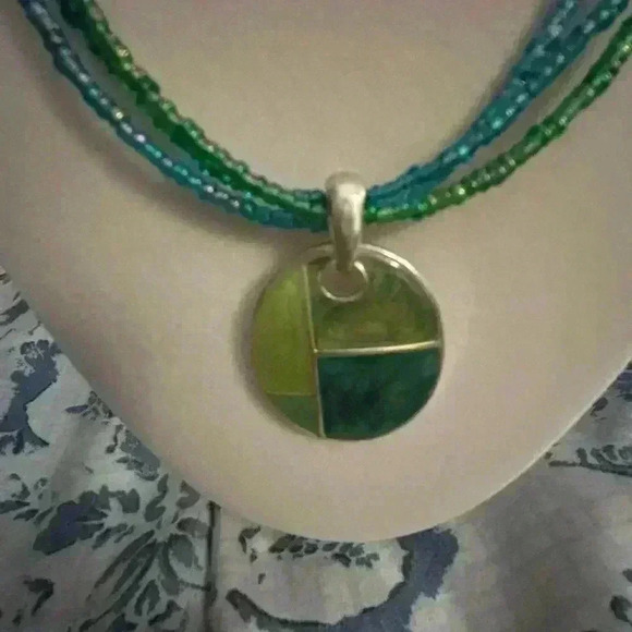 Beaded with stone pendant Necklace - Picture 2 of 4